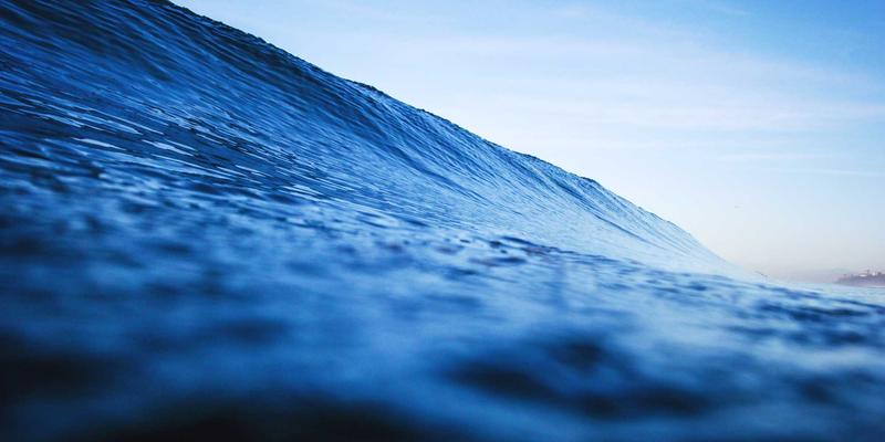 复古工业风潮下的精密革命：高功率激光设备如何突破新能源汽车电池托盘焊接工艺挑战