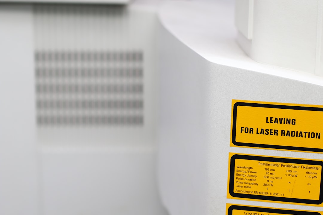 激光清洗机 vs 传统工业清洗：深度对比与成本效益分析，为何LM激光技术引领变革