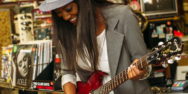 紫外激光设备如何革新柔性电路板微加工？激光雕刻与精密加工工艺全解析